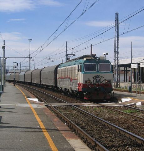 Cargo_train, fot. by Federico Cantoni (Jollyroger) (Praca własna) [CC BY-SA 2.5 (http://creativecommons.org/licenses/by-sa/2.5)], Wikimedia Commons
