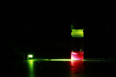 Quantum_dots_630_nm_pumped_with_green_laser